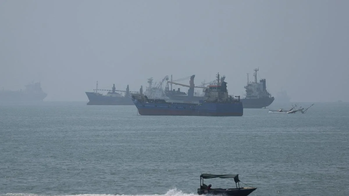 U.S. forces strike Iranian rocket launchers on the Strait of Hormuz in first military action in weeks