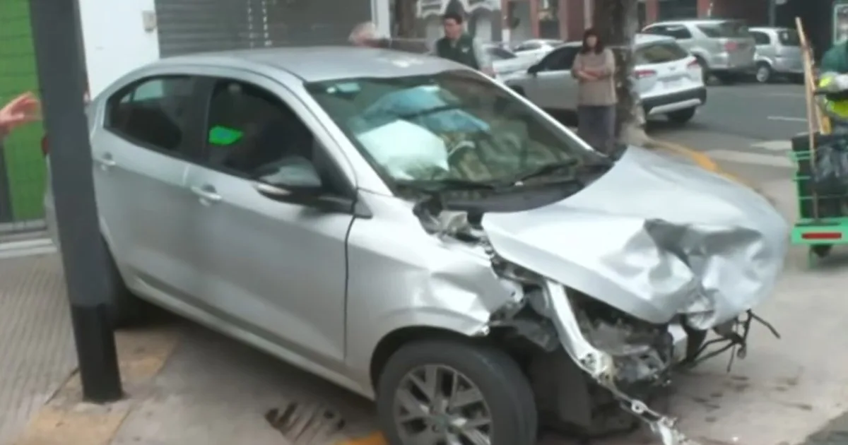 Manejaba borracho, cruzó un semáforo en rojo y provocó un múltiple choque en Almagro
