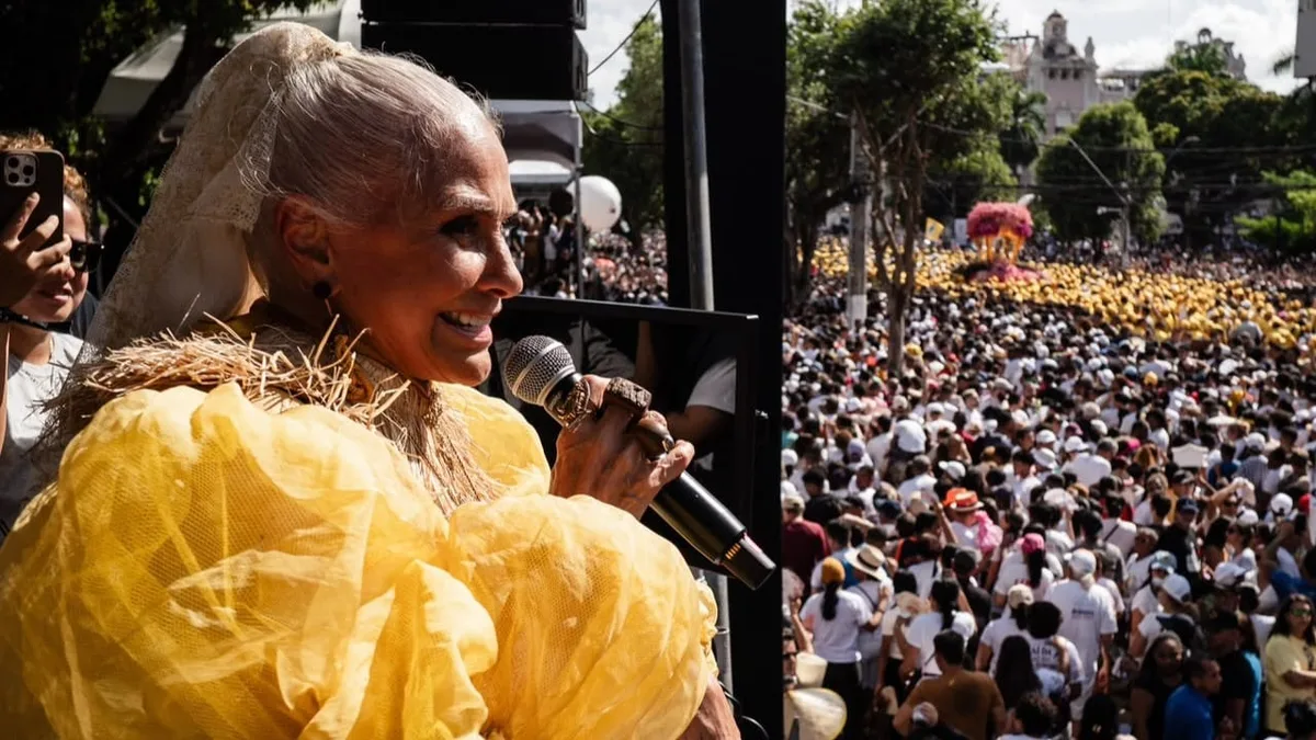 VÍDEO: Fafá de Belém canta “Vermelho”, símbolo da campanha de Lula, no Círio de Nazaré