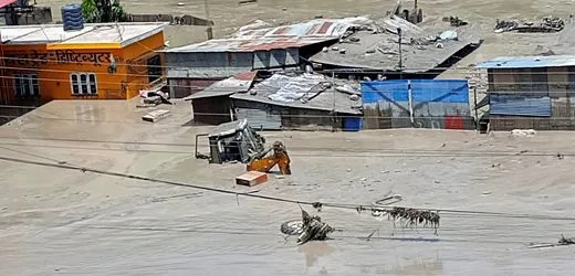 Nepal: Sturzflut im Himalaja spült Dörfer weg – viele Opfer befürchtet