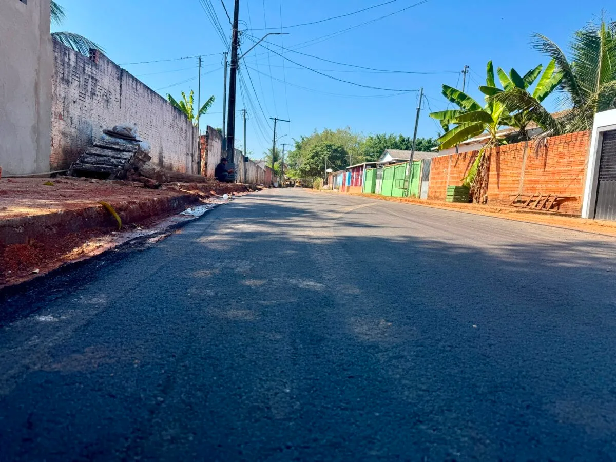 Mais de 30 ruas de Senador Guiomard recebem obras de pavimentação