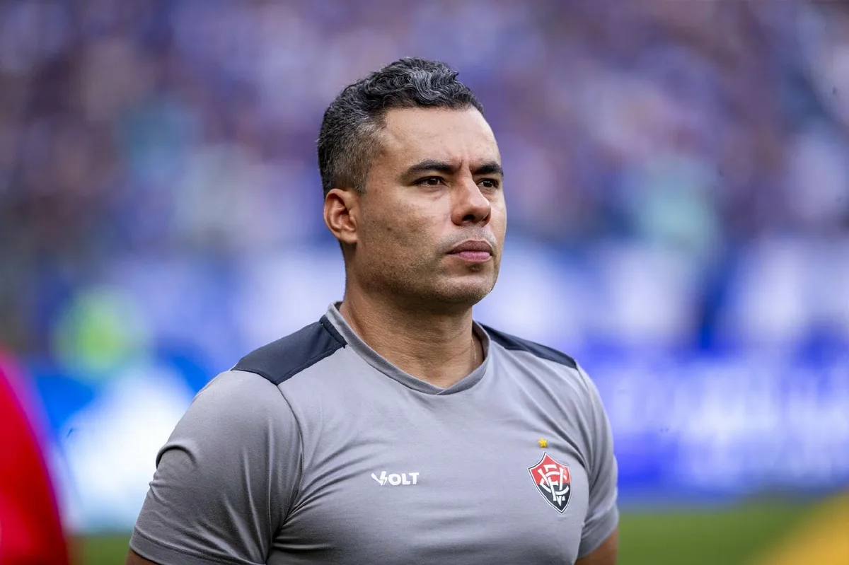 Jair Ventura diz que fica no Vitória e fala sobre pressão da torcida