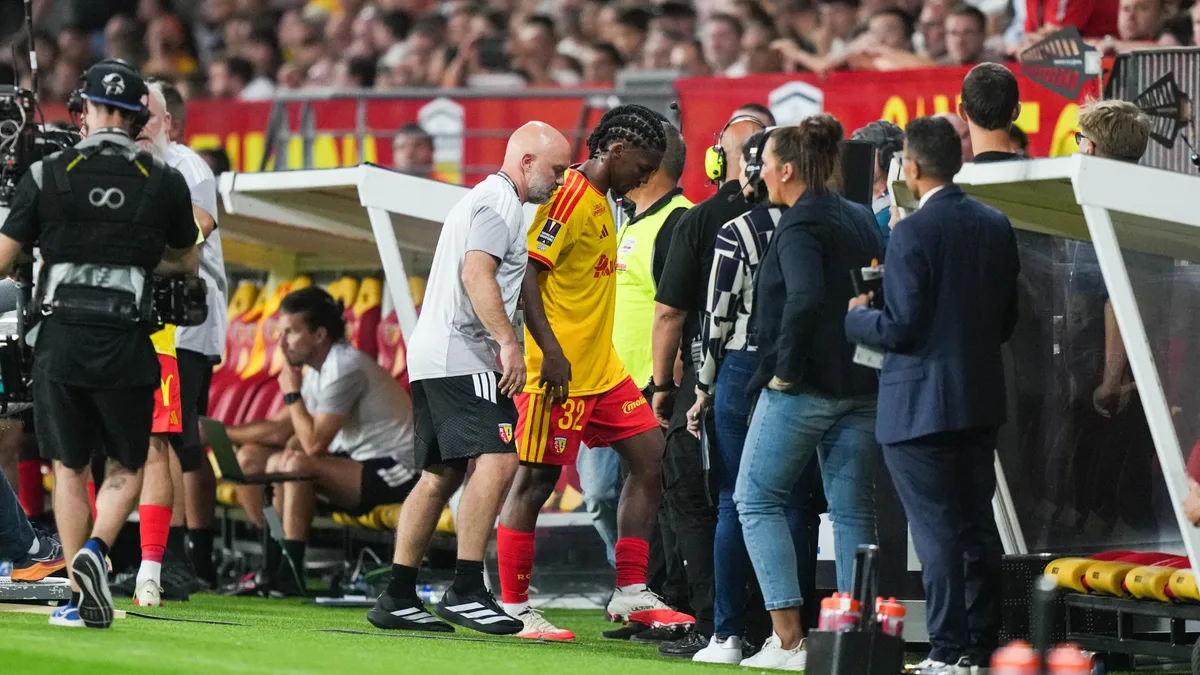 Lens-PSG: l'image cruelle de Kyllian Antonio, interdit d'entrée sur le terrain pour les célébrations du Trophée des champions