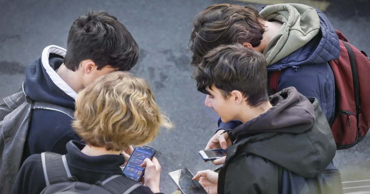 Addiction aux écrans : comment Orange, SFR et Bouygues adaptent leur business aux inquiétudes des parents