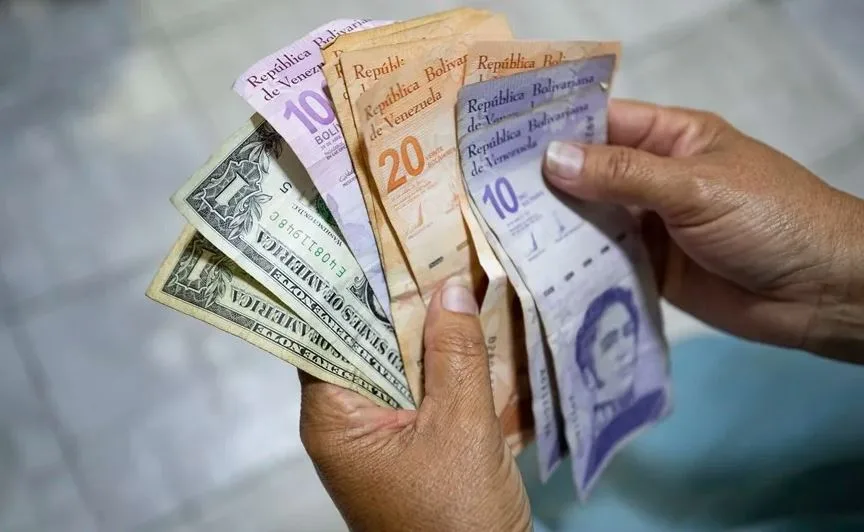 Dólar BCV volvió a subir al cierre de la semana y el euro se acerca a los 900 bolívares