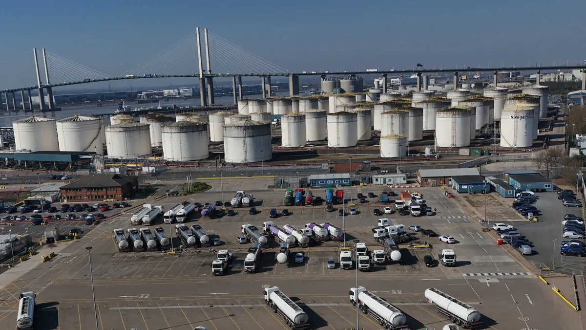 Bruxelas volta a afastar imposto na UE sobre lucros extraordinários das petrolíferas