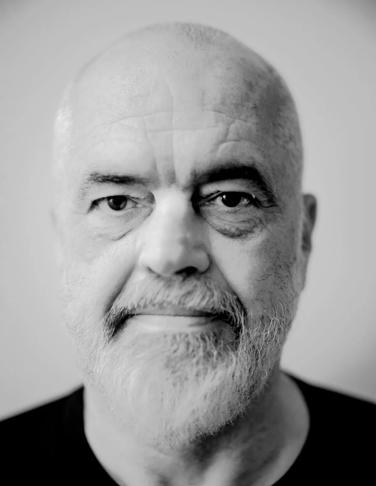 Edi Rama, el primer ministro de Albania y artista que expone en París y Nueva York