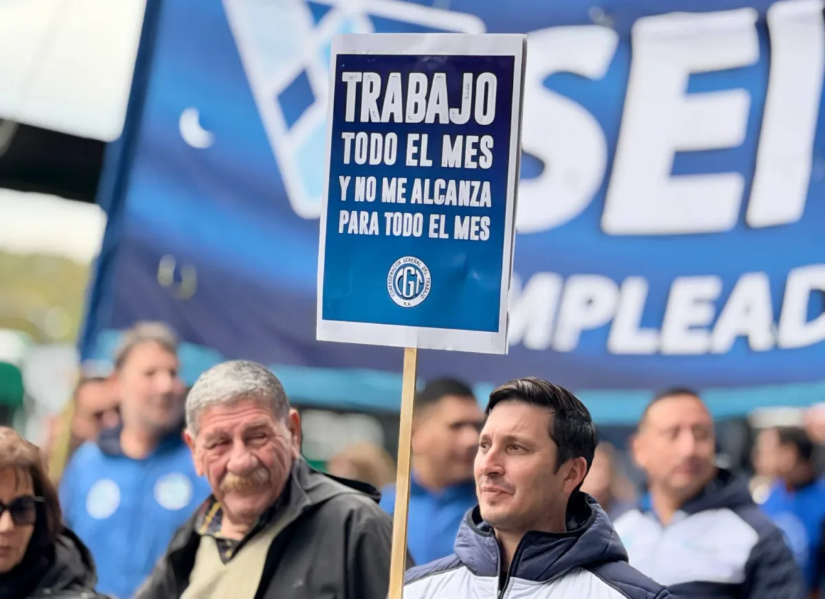Milhares marcham na Argentina contra crise do endividamento do governo Milei