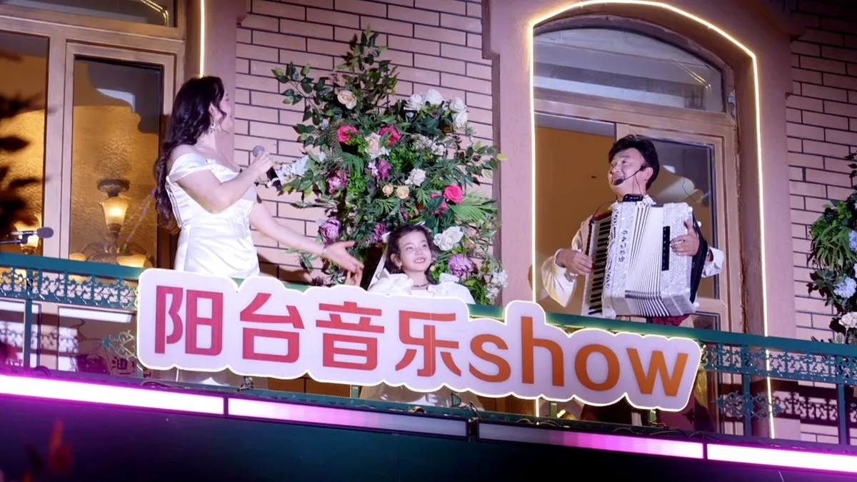 Street performances bring Tacheng's accordion culture to life