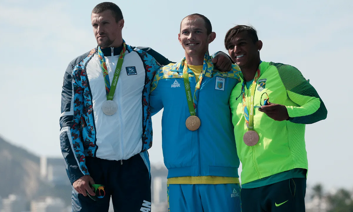 Em meio a raiva e felicidade, a segunda medalha olímpica de Isaquias Queiroz