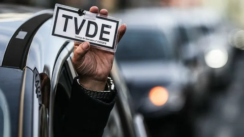 Nova lei dos TVDE entra em vigor amanhã: Saiba tudo o que muda para táxis e plataformas eletrónicas