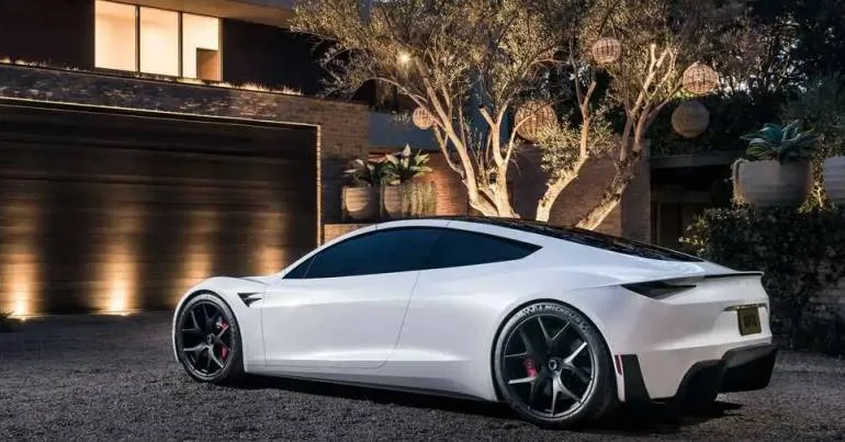 Tesla promete Roadster "voador" ainda este mês. Será mesmo?