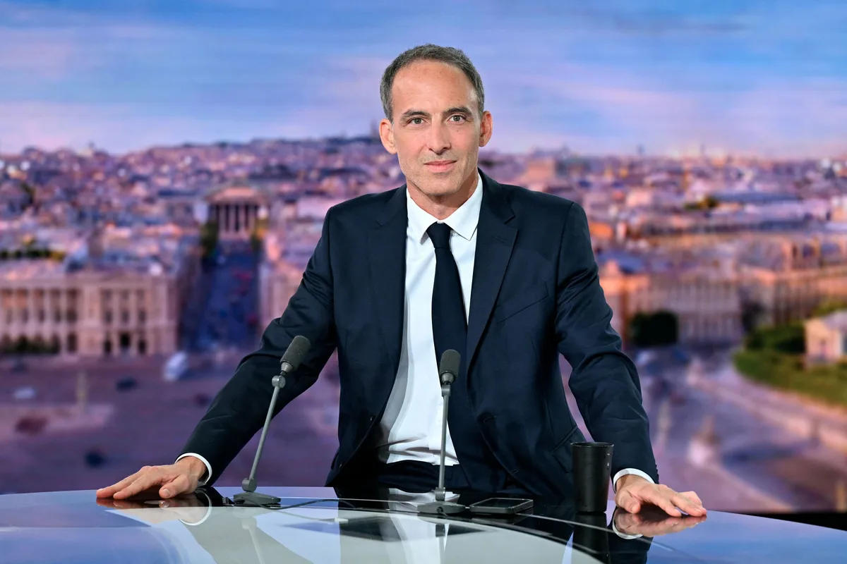 Glucksmann se postula a las presidenciales francesas para "refundar la izquierda" y desafía a Mélenchon