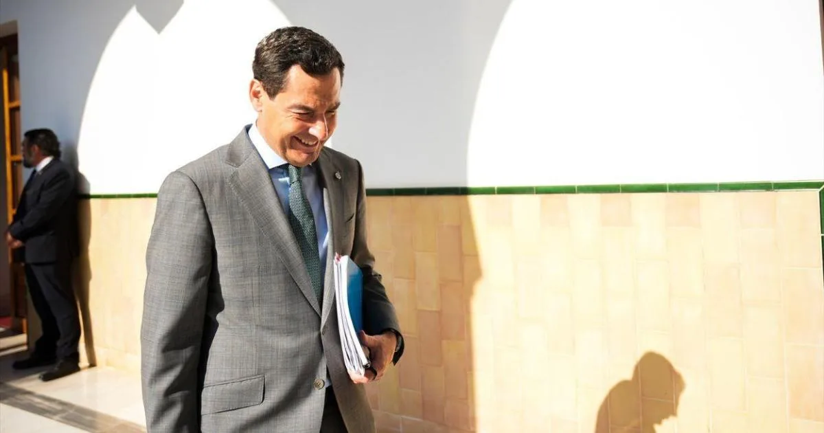 Cruce de reproches en el Parlamento andaluz ante la primera sesión de control a Moreno Bonilla desde el 11 de marzo