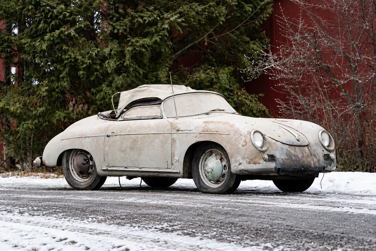 Se fabricó en 1955 y estuvo abandonado por 50 años: la historia del Porsche que se vendió por una suma millonaria
