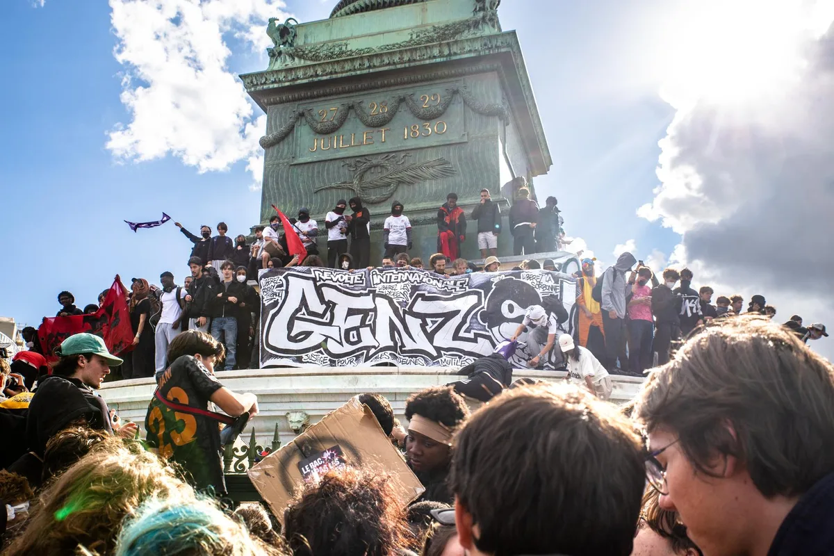 Memes, culture pop, rap... La Gen Z a ses propres codes de révolte en France et dans le monde
