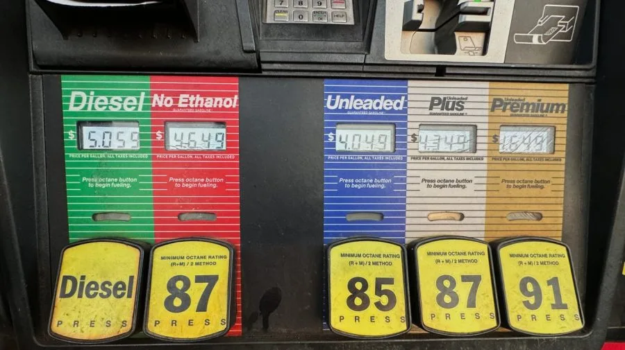 Gasoline prices stick at $4 per gallon as war drags on