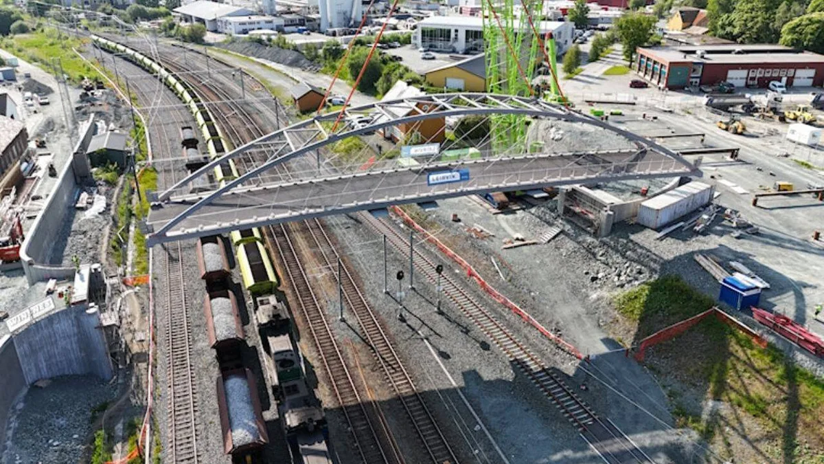Norway turns oil platform aluminium into a 55-metre pedestrian bridge