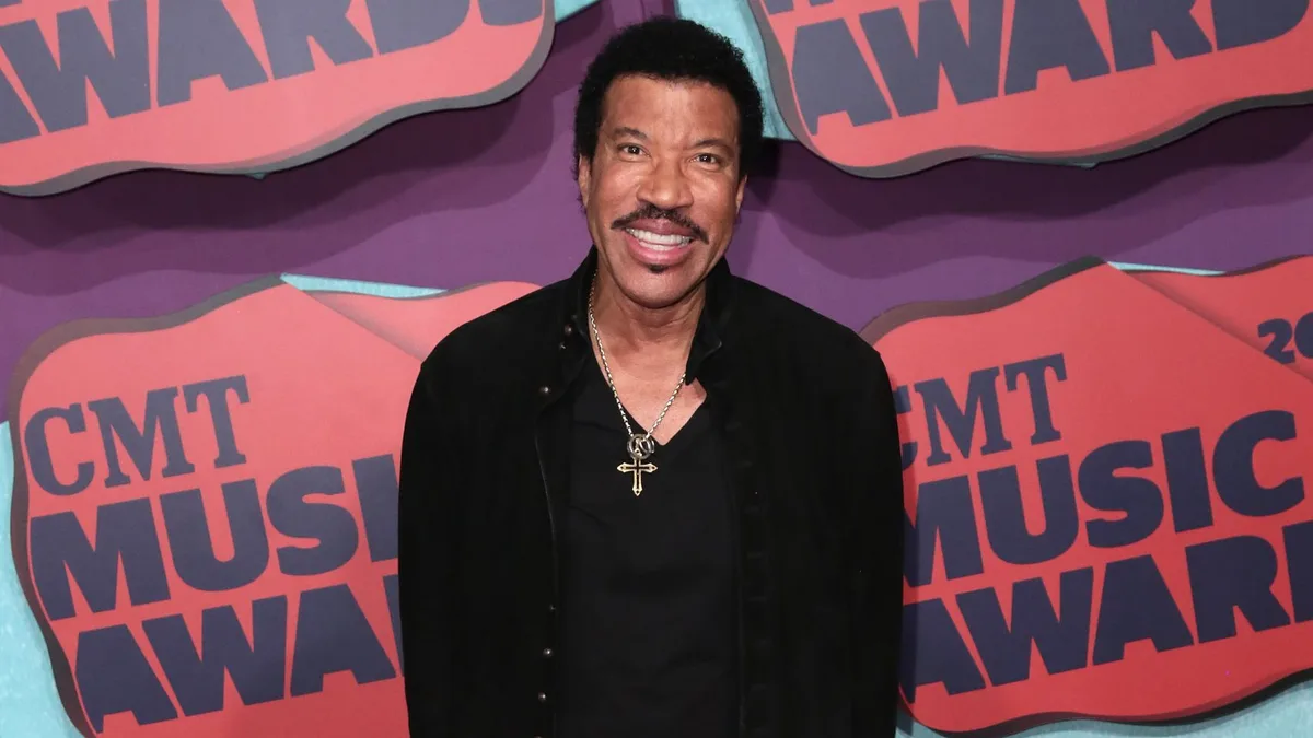 Preocupación por Lionel Richie: ingresado en la UCI a sus 77 años tras sufrir indisposición en pleno concierto en Misuri