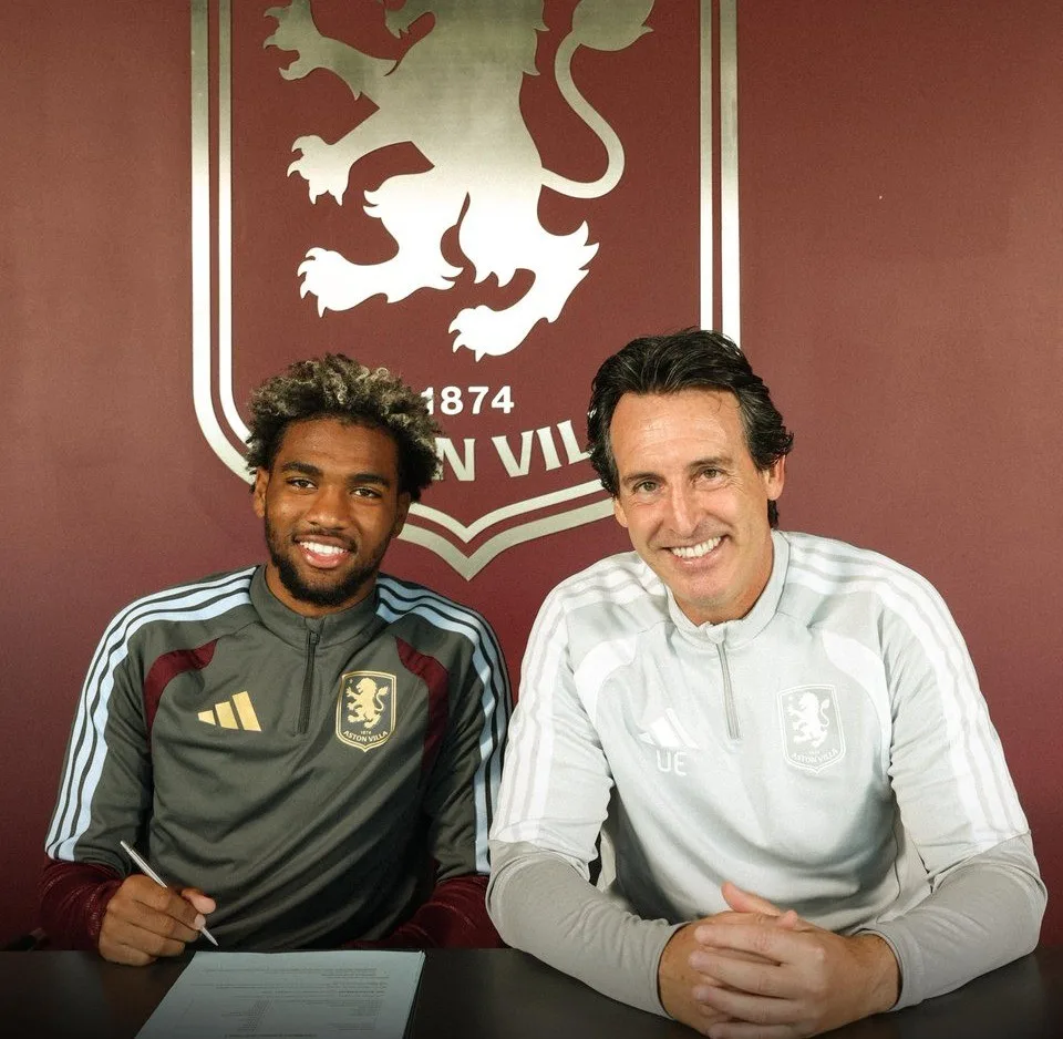 Aston Villa anuncia promessa de 18 anos do PSG por R$ 343 milhões