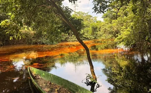 Reportan derrame de hidrocarburo en río del sur de Veracruz; al menos 7 kilómetros resultan afectados