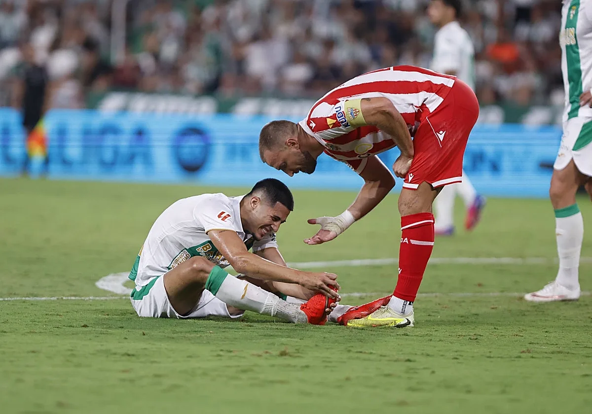 Víctor Sánchez, un mes en el dique seco y una nueva recaída que prolonga su regreso con el Córdoba CF