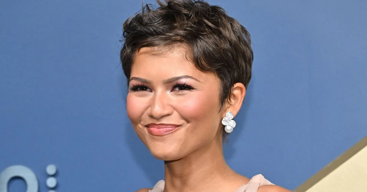 Zendaya revive el icónico look de Halle Berry con su corte pixie en los Emmy 2026