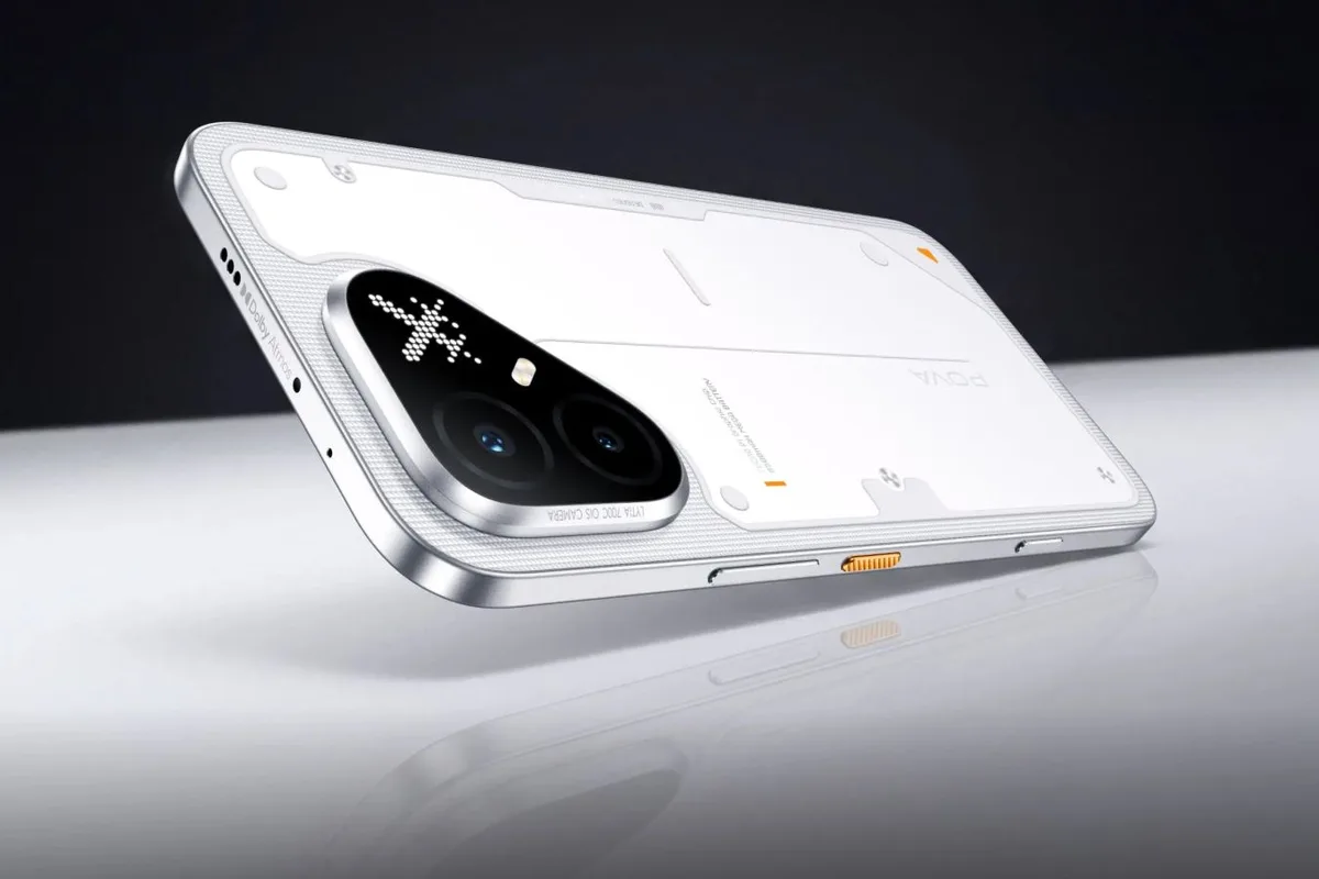 В России начались продажи бюджетных смартфонов Tecno Pova 8 с пиксельным мини-экраном