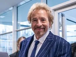 "Er sieht gut aus": Thomas Gottschalks Schwester teilt neues Foto mit ihm