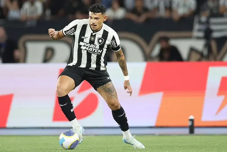 Após passagem por Santos e Mirassol, Tiquinho volta ao Botafogo