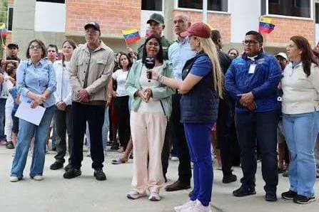 Delcy Rodríguez supervisa construcción de 1.000 viviendas en Ciudad Caribia