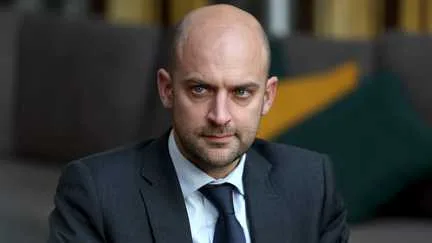 "Nous sommes en lien avec les autorités du Togo pour qu'ils puissent être libérés au plus tôt", assure Jean-Noël Barrot à propos des deux réalisateurs français détenus dans le pays