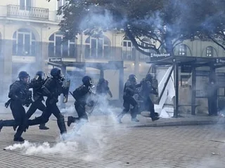 Manifestations 17 octobre. Les politiques dénoncent « le chaos », la politique du maintien de l’ordre en débat