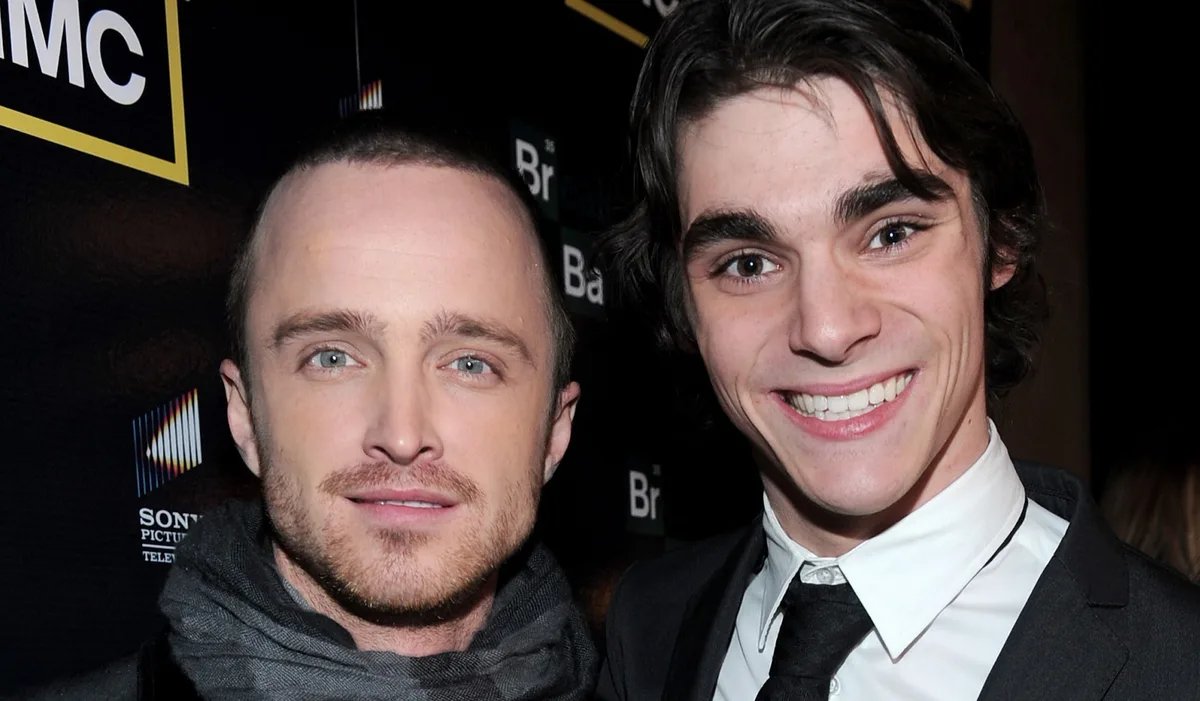 Astro de ‘Breaking Bad’, Aaron Paul homenageia RJ Mitte: ‘Um lindo jovem’