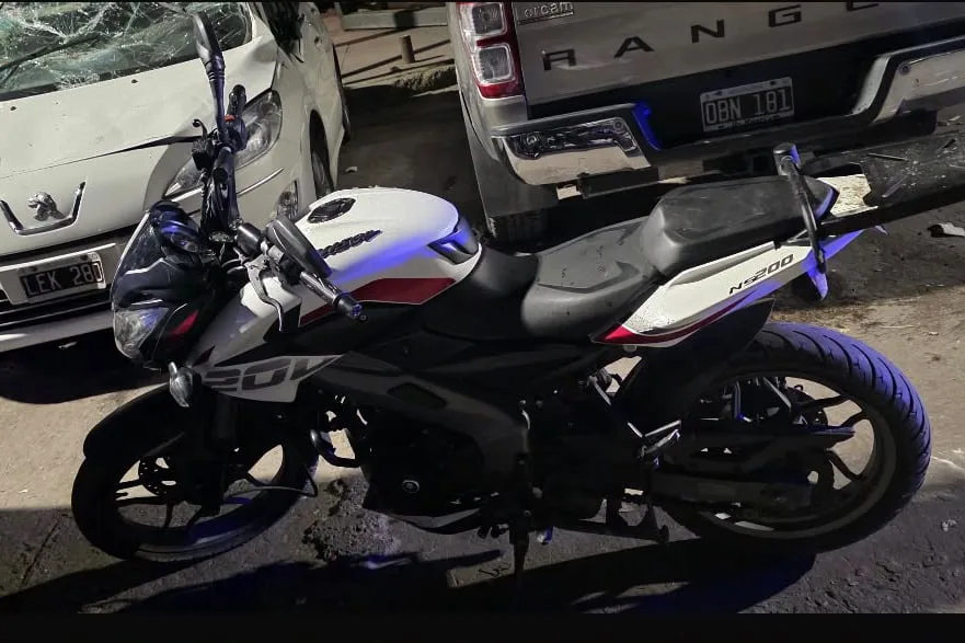 Detuvieron a dos ladrones que quisieron escaparse con una moto robada desde Flores hasta el Barrio Zavaleta
