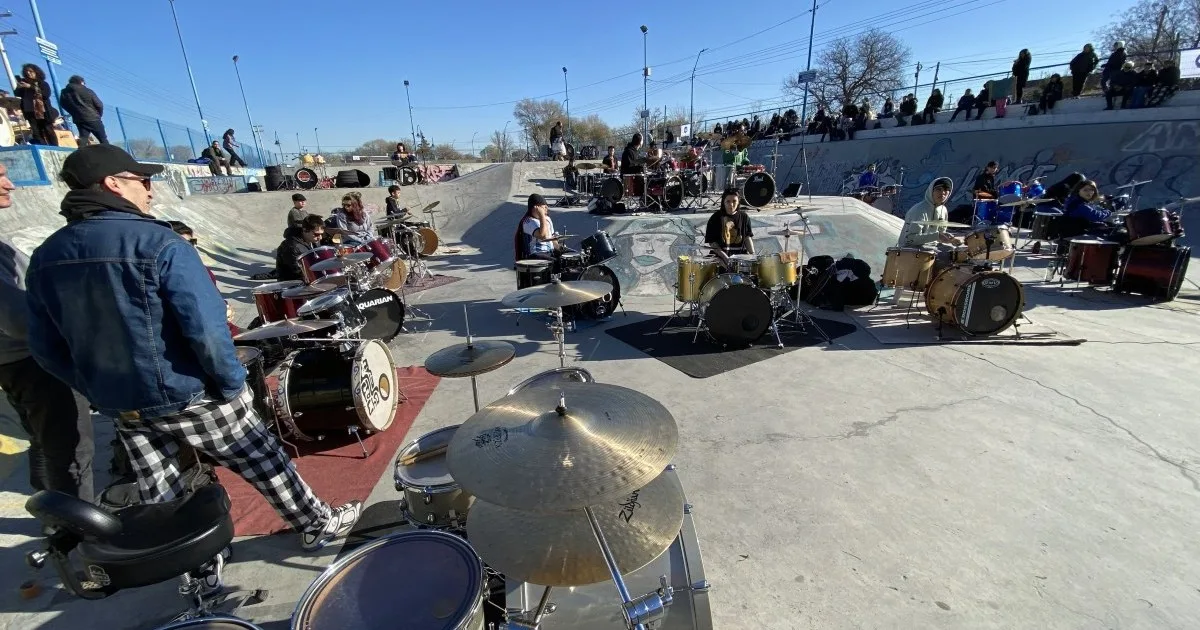 Homenaje al Indio Solari en Roca: buscan reunir 75 baterías al mismo tiempo en el Skatepark