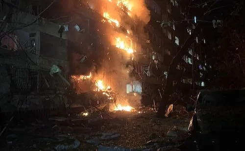Ataque de misil ruso a planta eléctrica de Kiev deja dos personas muertas; "no hubo aviso previo", acusa Zelensky