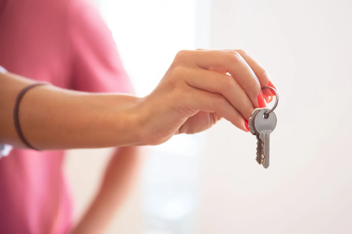 Por qué hay que rociar con vinagre blanco las llaves de casa