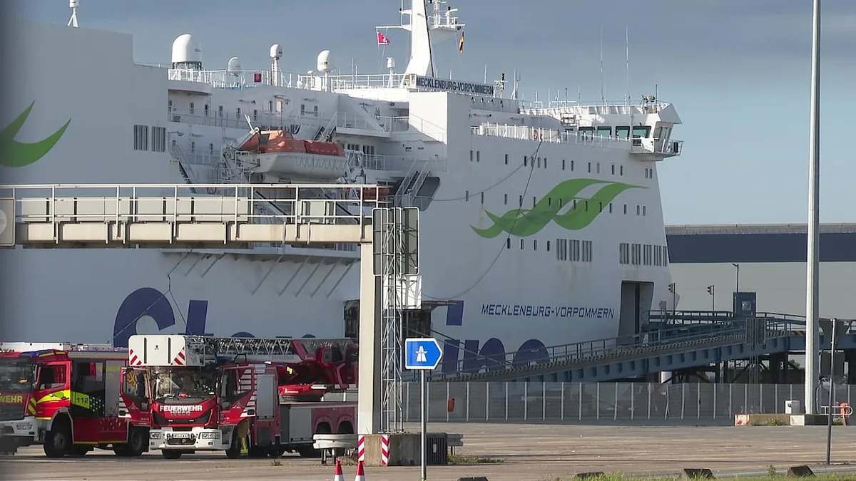 Gefahrstoff ausgetreten - 164 Passagiere von Fähre in Rostock evakuiert
