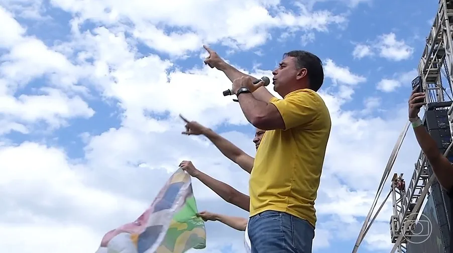 Flávio Bolsonaro, candidato à Presidência pelo PL, faz campanha no Rio de Janeiro