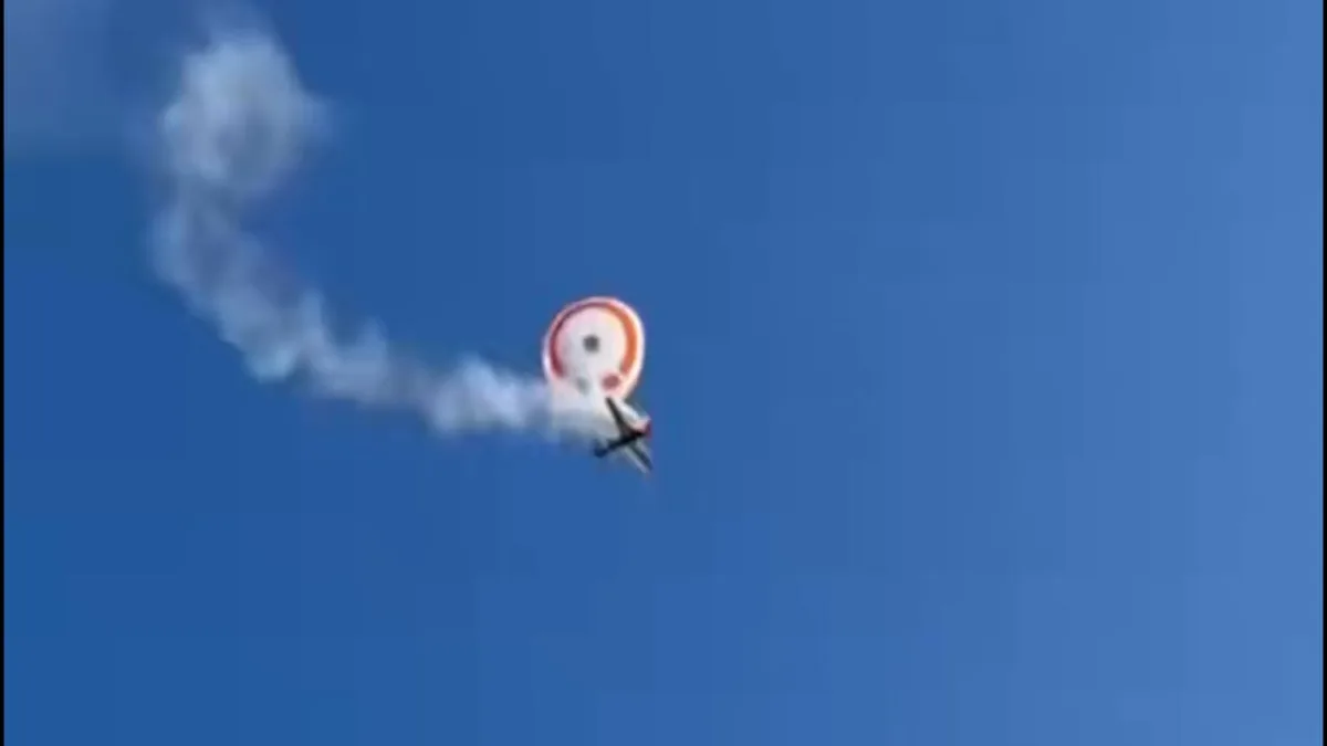 Pilot entkommt brennendem Flugzeug - Fallschirmrettung in letzter Sekunde