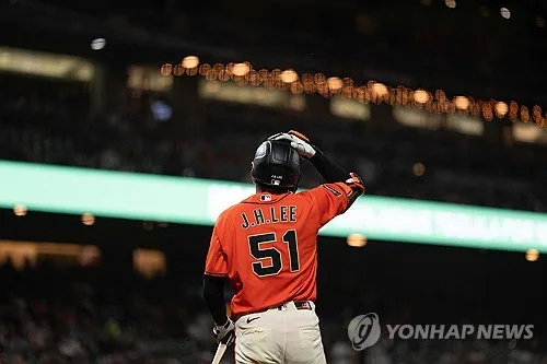 이정후, 1안타 2득점 1도루 활약…김하성은 몸 맞아 출루(종합)