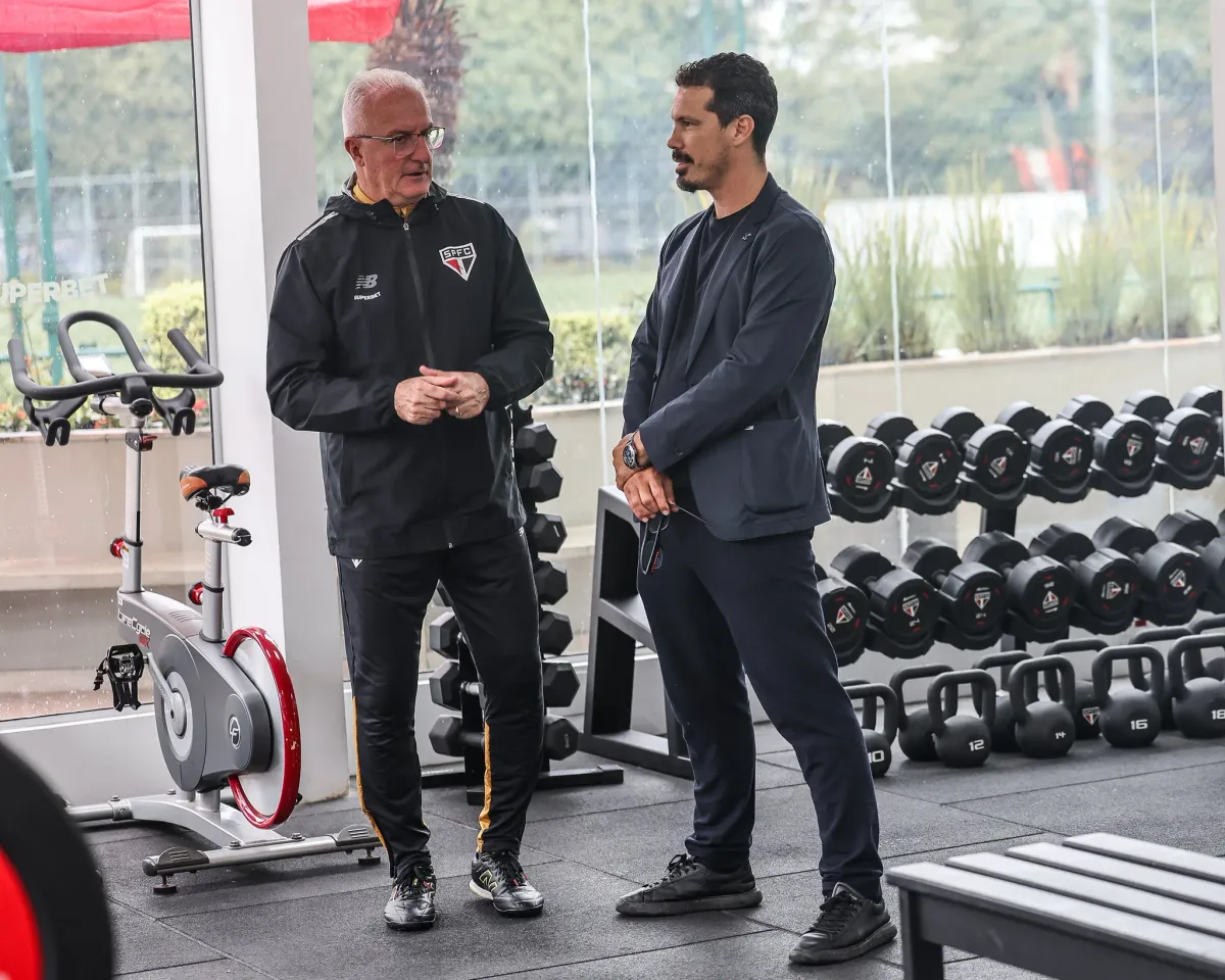 São Paulo se reapresenta com visita de ídolo no CT e quinteto em campo