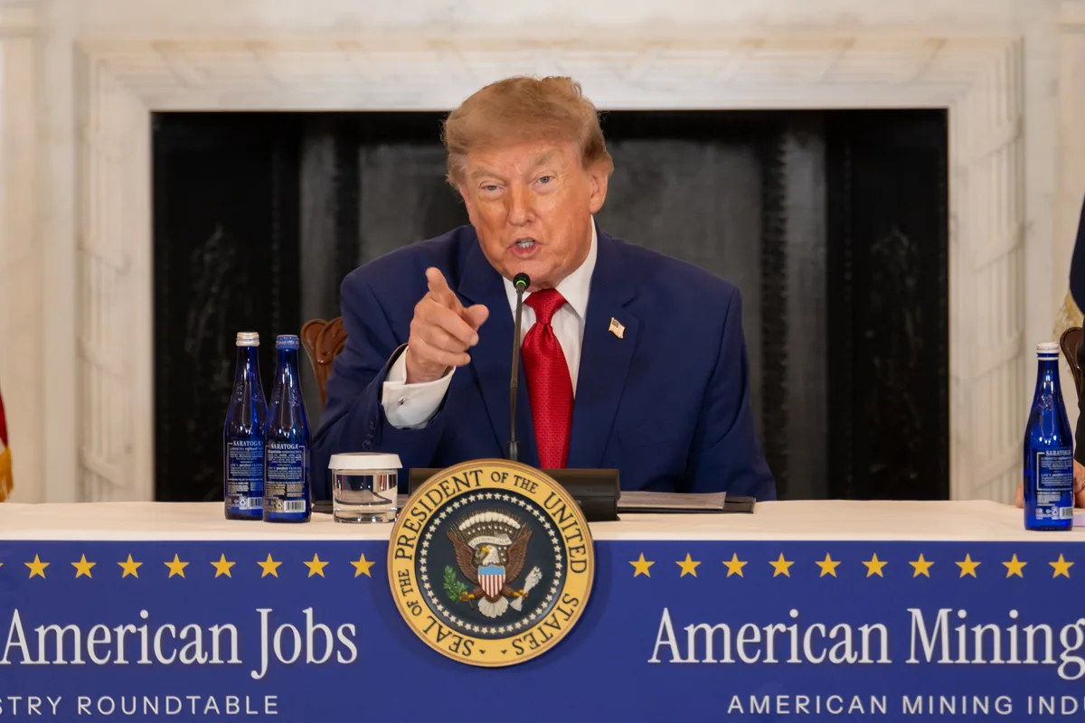 El presidente de EEUU sugiere rebautizar Ormuz como el "estrecho de Trump"