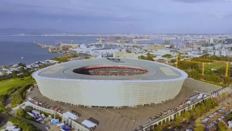 Low-flying aircraft shock rugby fans