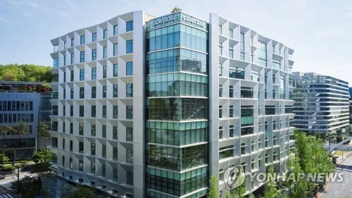[특징주] 삼양바이오팜, mRNA 암백신 전달체 연구 소식에 상한가(종합)