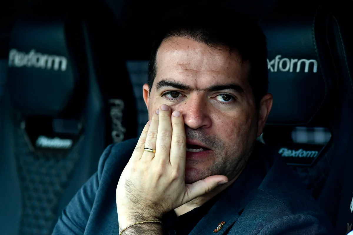 Bastidores: Marcelo Paz escolheu Seedorf depois de recusas, e decisão dividiu o Corinthians