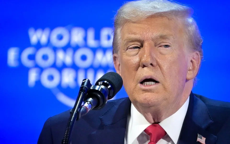 Trump critica “forças negativas” que querem abrandar desenvolvimento da IA