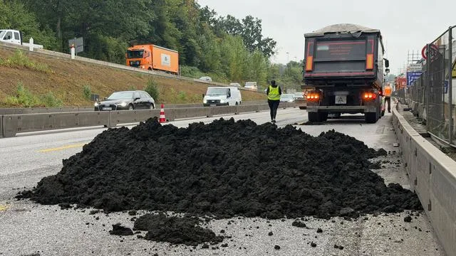Verkehr: Klärschlamm auf A7 sorgt für lange Staus bei Hamburg