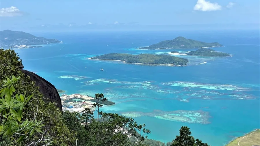 Seychellen: Regierungsflieger strandet im Urlaubsparadies